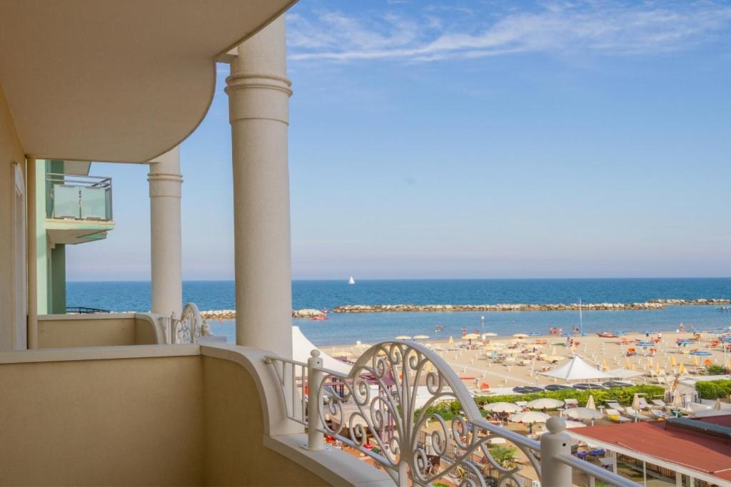 Hotel Rosa Maria Elite Беллария-Иджеа-Марина Экстерьер фото