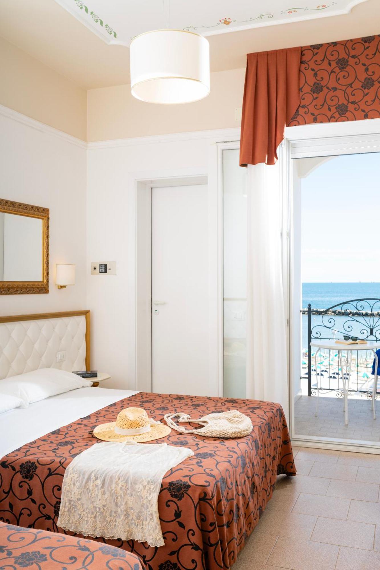 Hotel Rosa Maria Elite Беллария-Иджеа-Марина Экстерьер фото