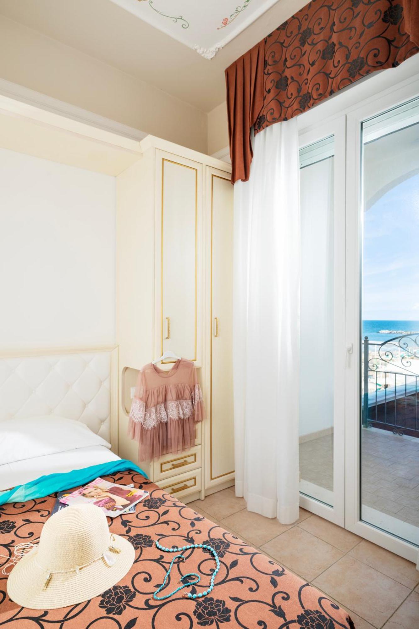 Hotel Rosa Maria Elite Беллария-Иджеа-Марина Экстерьер фото