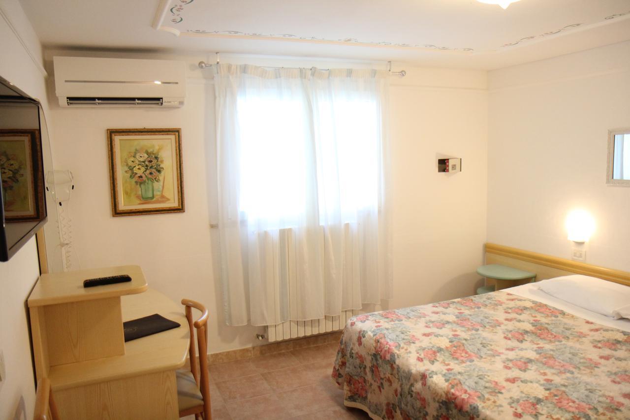 Hotel Rosa Maria Elite Беллария-Иджеа-Марина Экстерьер фото